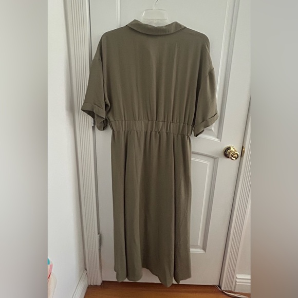 ASOS DESIGN Button through elastic waist midi shirt dress khaki - Picture 2 of 4